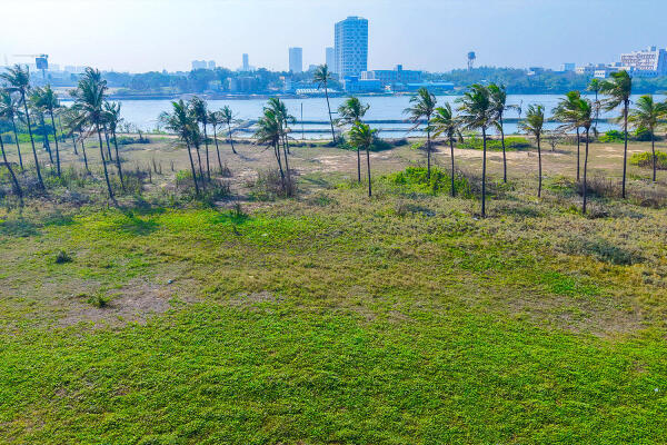 Residential land / Plot in Muttukadu, ECR