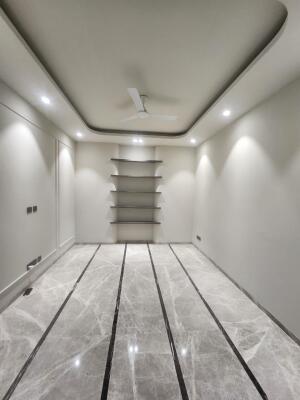 4 BHK Builder Floor in Green Park Extension, Delhi
