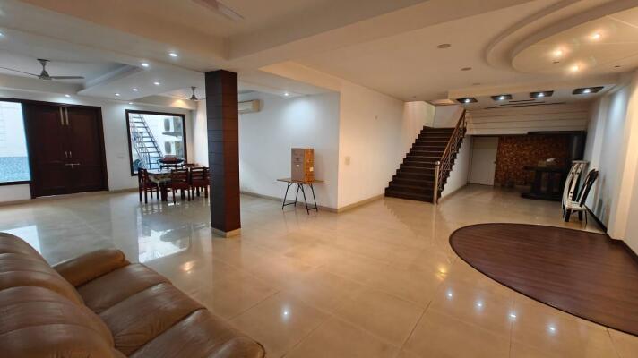 4 BHK Builder Floor in DLF Phase 1, Gurgaon