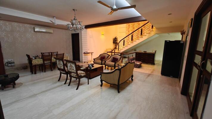 4 BHK Builder Floor in DLF Phase 1, Gurgaon