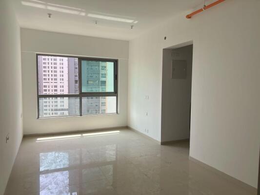 2 BHK Flat in Kolshet Road, Thane