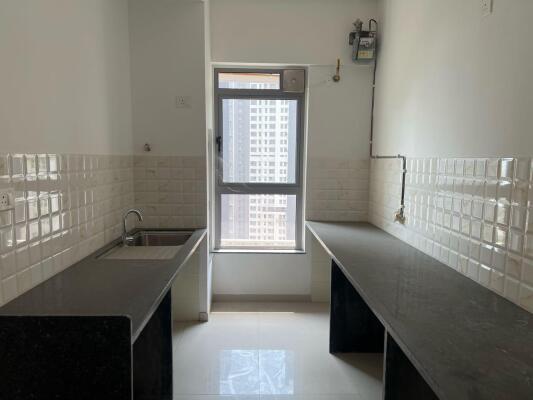 2 BHK Flat in Kolshet Road, Thane