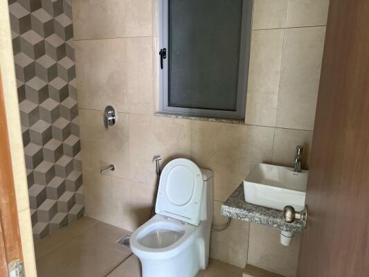 2 BHK Flat in Kolshet Road, Thane