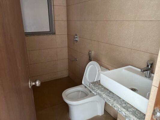 2 BHK Flat in Kolshet Road, Thane