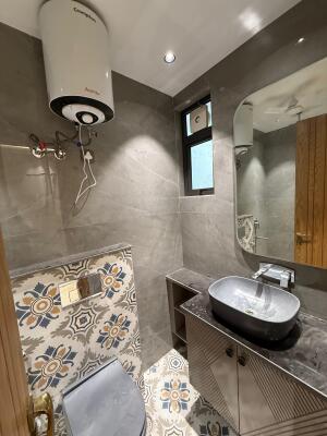 2 BHK Builder Floor in Lajpat Nagar, Delhi