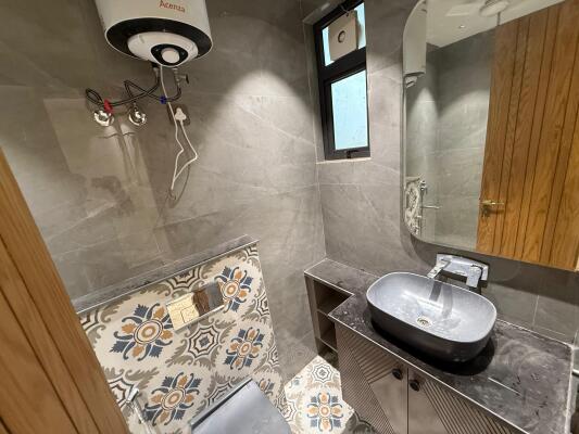 2 BHK Builder Floor in Lajpat Nagar, Delhi