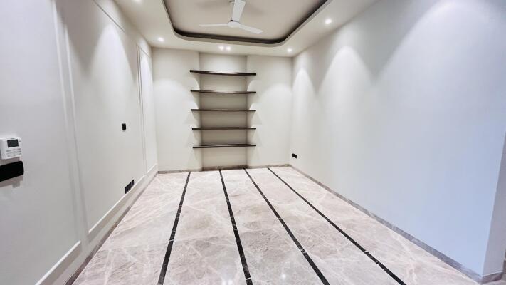 4 BHK Builder Floor in Green Park Extension, Delhi