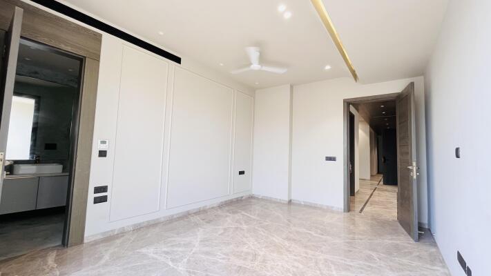 4 BHK Builder Floor in Green Park Extension, Delhi