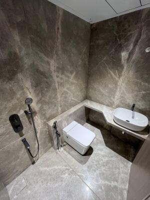3 BHK Flat in Vile Parle West, Mumbai
