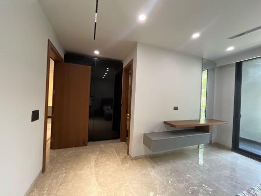 4 BHK Builder Floor in Nirvana Country, Gurgaon