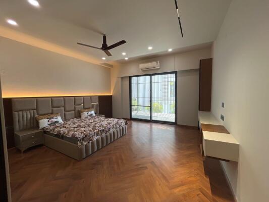 4 BHK Builder Floor in Nirvana Country, Gurgaon