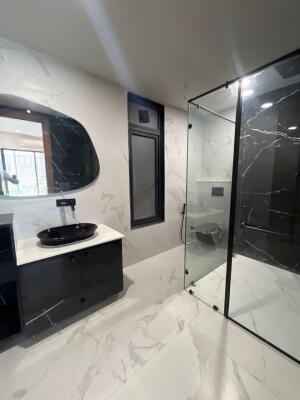 4 BHK Builder Floor in Nirvana Country, Gurgaon