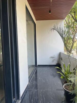4 BHK Builder Floor in Nirvana Country, Gurgaon