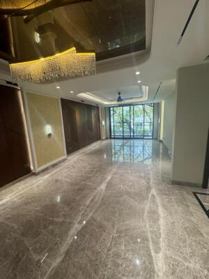 4 BHK Builder Floor in South Extension 2, Delhi