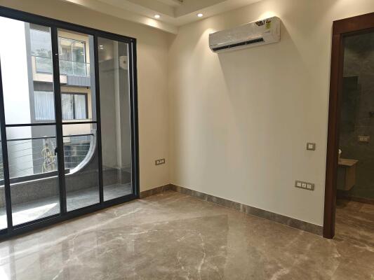 4 BHK Builder Floor in Anand Vihar, Delhi