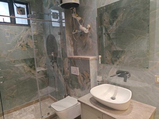 4 BHK Builder Floor in Anand Vihar, Delhi
