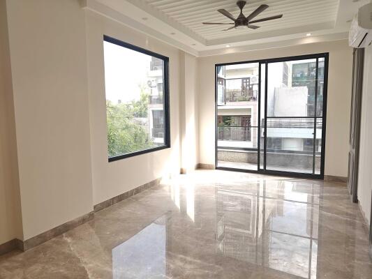 4 BHK Builder Floor in Anand Vihar, Delhi