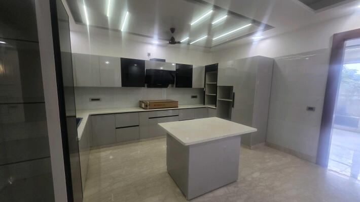 4 BHK Builder Floor in Sector 14, Gurgaon