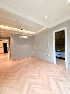 4 BHK Builder Floor in Nehru Enclave, Delhi