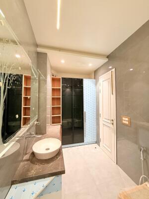 4 BHK Builder Floor in Nehru Enclave, Delhi