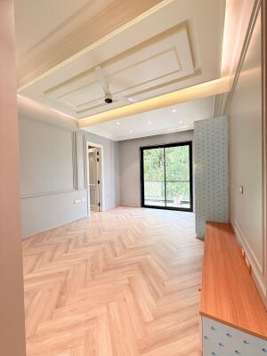 4 BHK Builder Floor in Nehru Enclave, Delhi