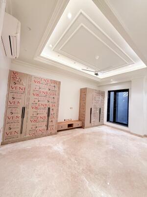 4 BHK Builder Floor in Nehru Enclave, Delhi