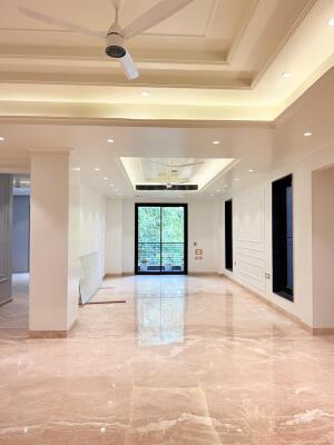 4 BHK Builder Floor in Nehru Enclave, Delhi