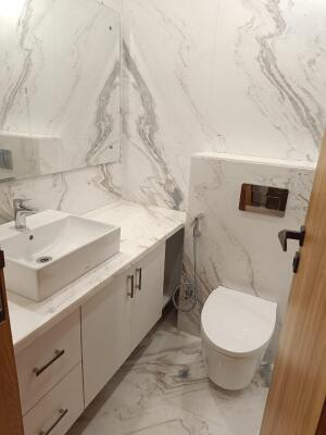 3 BHK Builder Floor in Sarvodaya Enclave, Delhi