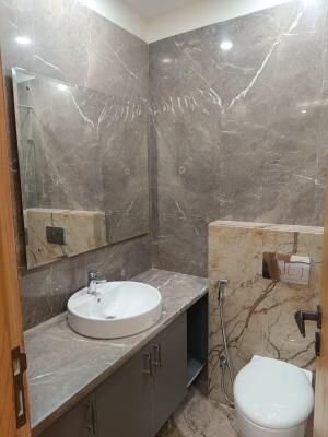 3 BHK Builder Floor in Sarvodaya Enclave, Delhi