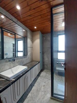4 BHK Builder Floor in DLF Phase 1, Gurgaon