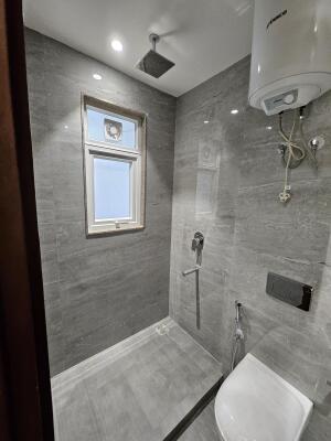 2 BHK Builder Floor in Lajpat Nagar, Delhi