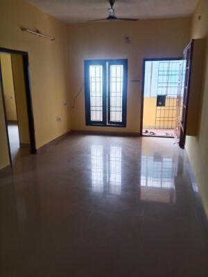 2 BHK Flat in Camp Road, Selaiyur