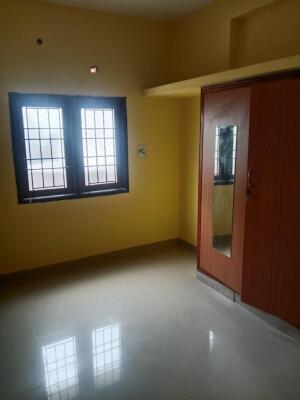 2 BHK Flat in Camp Road, Selaiyur