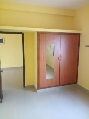 2 BHK Flat in Camp Road, Selaiyur
