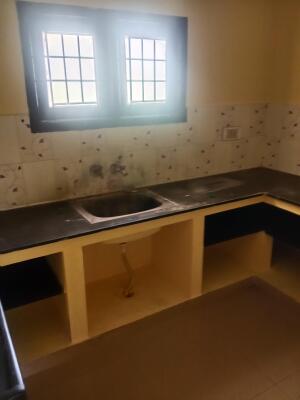 2 BHK Flat in Camp Road, Selaiyur
