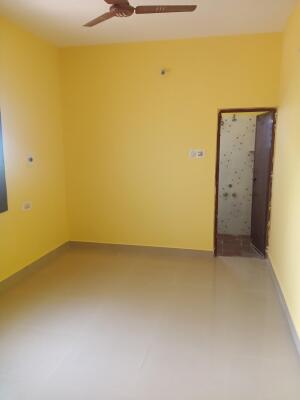 2 BHK Flat in Camp Road, Selaiyur